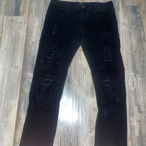 Black ripped skinny jeans